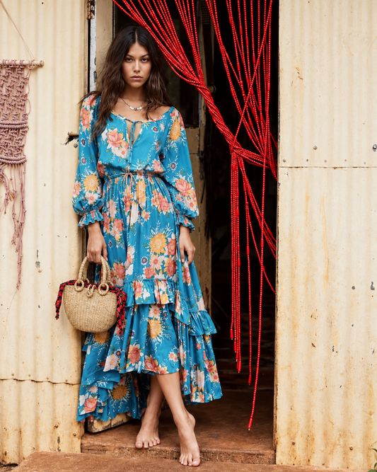 Model carrying the handwoven raffia handbag