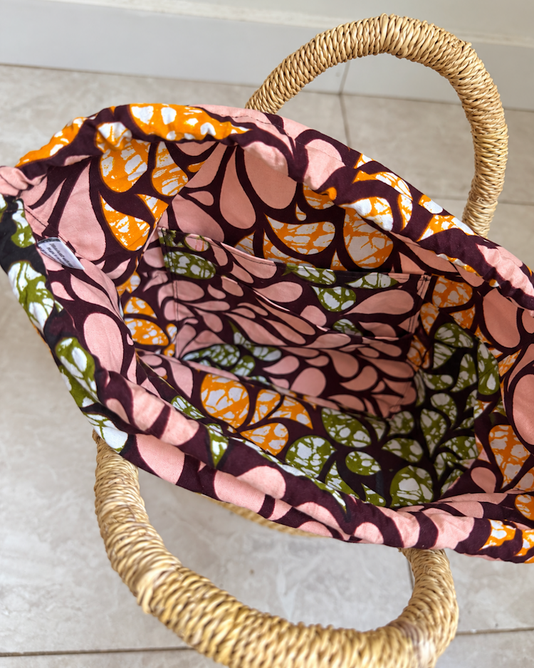 Interior of the fully lined straw handbag