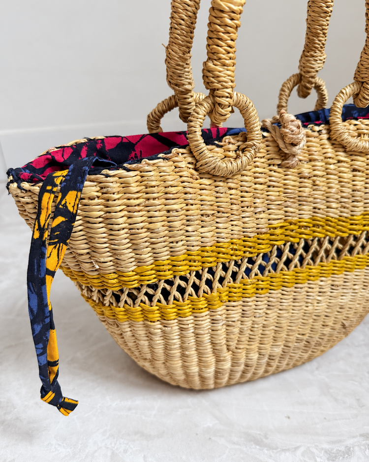 Close-up of the straw weave on the side of the handbag