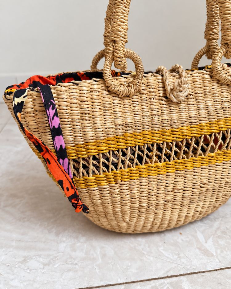 Close-up of the straw weave on the side of the handbag