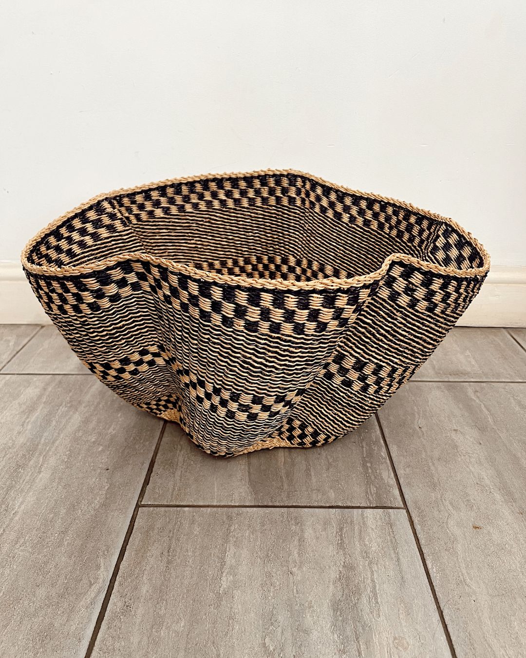 Wave Basket - Black Natural Design