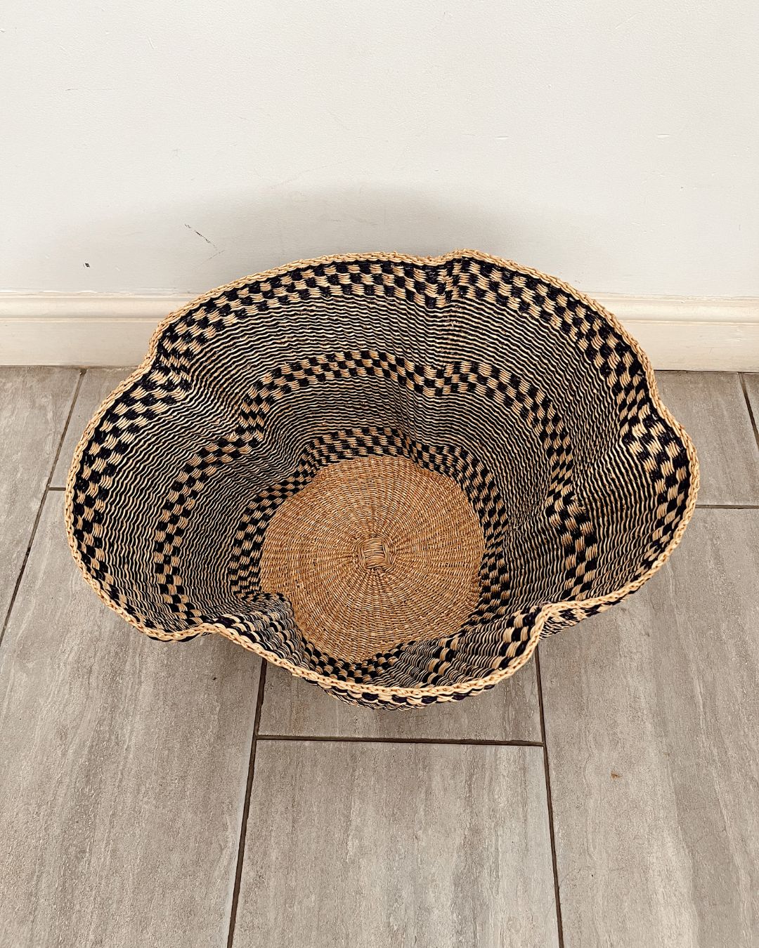 Wave Basket - Black Natural Design