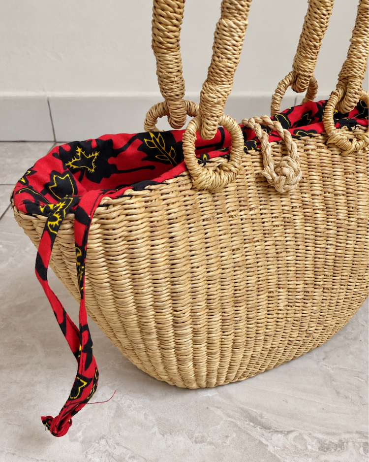 Close-up of the straw weave on the side of the handbag
