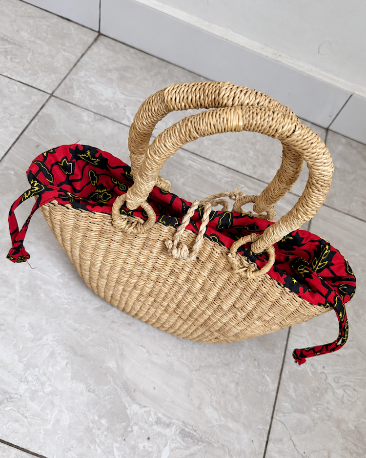 Top view of the handwoven straw handbag